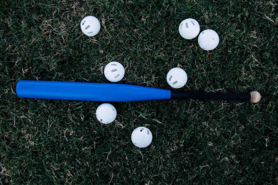 Difference between Fastpitch Bats and Slowpitch bats