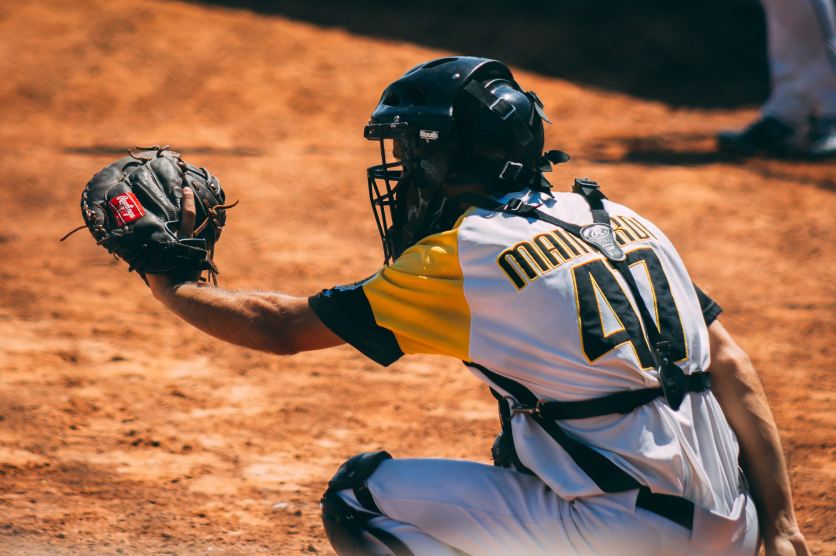 A catcher poised for a potential catch